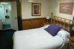 PICTURES/USS Midway - Officers Territory/t_Admirals Bed2.JPG
